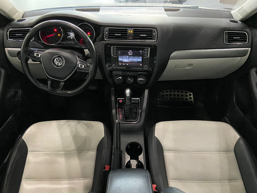 Imagen 13 de 15 de Volkswagen Jetta 2017 2.5 Sportline Tiptronic At