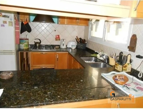 Casa En Venta En Barrio Septiembre, 5 Ambientes Con Pileta