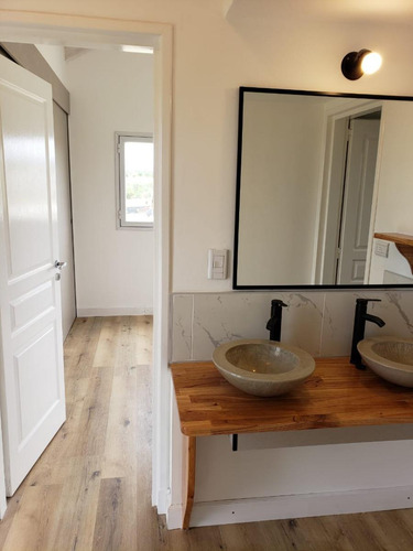 Casa En Venta - 2 Dormitorios 2 Baños - Cochera - 300mts2 - Los Reartes, Córdoba