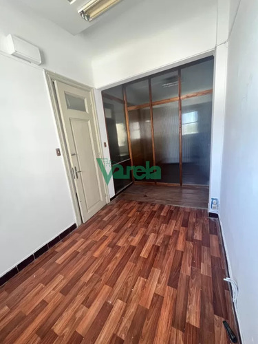 Venta Apartamento Centro De Estilo. Tres Dormitorios.