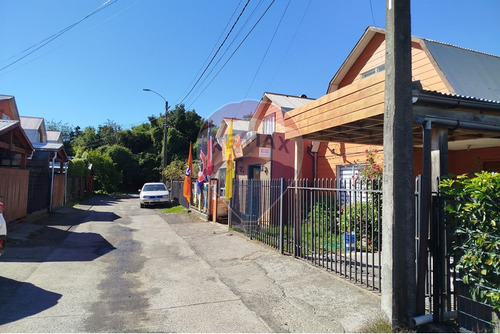 Casa Y Negocio En Venta En Pucón