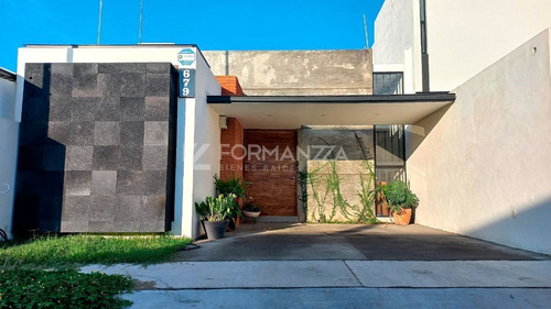Imagen 1 de 10 de Casa En Venta En Loredo Residencial, En Colima