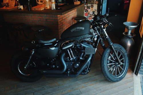 Harley Davidson Iron 883 - Custom Vance&hines