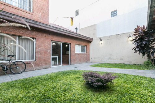 Chalet 2 Plantas Con Jardin Y Quincho