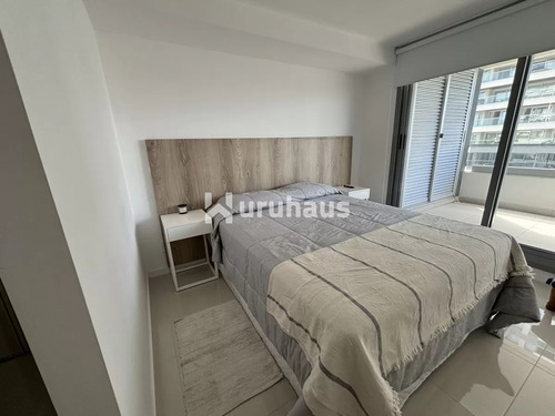 Venta Brava Dos Dormitorios Parada 7, Una Cuadra Del Mar