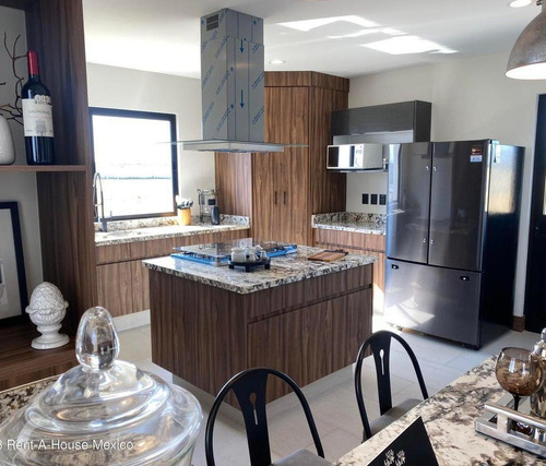 Casa En Venta En Metepec Llano Grande Gis 24-639