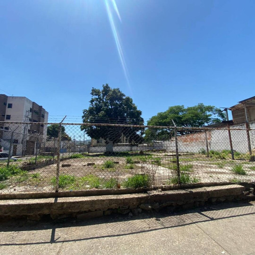 211422 Venta De Terreno En Av Sucre De Naguanagua