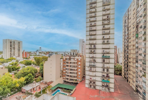 Venta Departamento 2 Ambientes Al Frente, Piso Alto, Balcón Y Cochera Cubierta En Nuñez