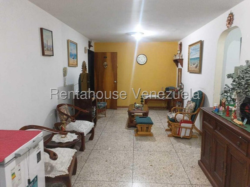 Apto. En La Urb. Los Chaguaramos, (rgpr) Mls #25-24611