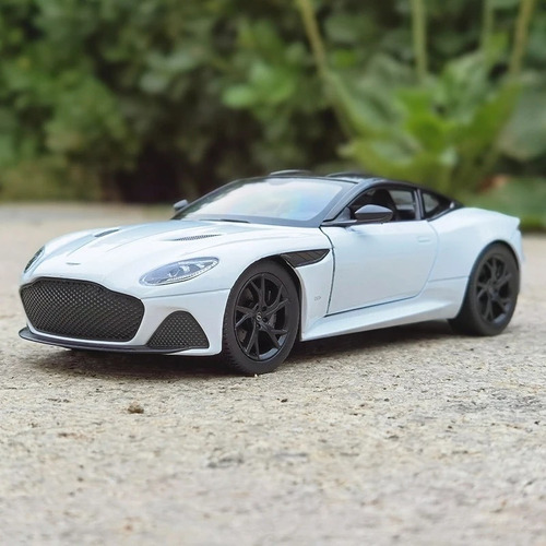 Aston Martin Dbs Superieggera Welly 1:24 Color Blanco