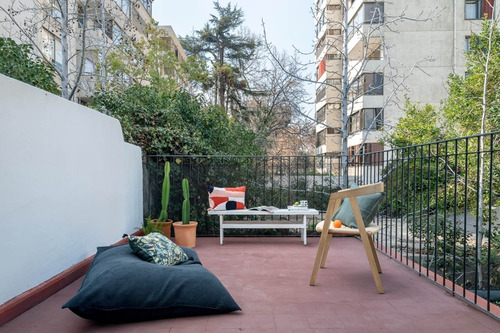 Imagen 25 de 30 de Encantadora Casa Renovada En Pasaje Con Patio(guardia Vieja)