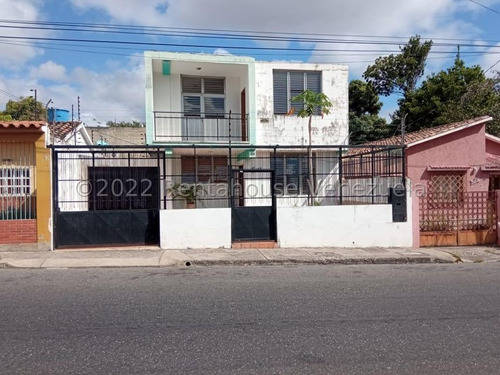  José López Vende  Casa En El Centro-este De  Barquisimeto  Lara, Venezuela.  6 Dormitorios  2 Baños  300 M² 