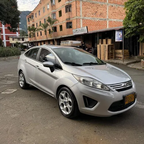 Ford Fiesta 1.6 Hatchback Mecánica