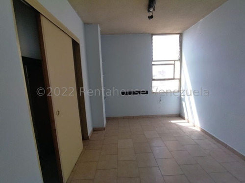 Imagen 5 de 14 de Rosangel Parraga Rentahouse Vende Vende Oficina En Av Bolivar Valencia Carabobo 22-21263