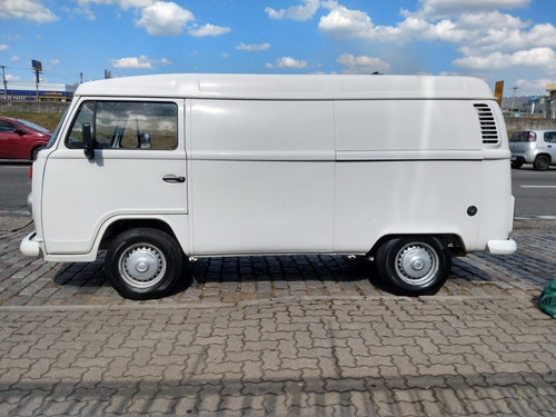 Imagem 5 de 15 de Volkswagen Kombi Furgão Isolada
