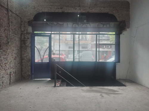 Local Comercial - En Lo Mejor De Chacarita - Pb 100m2 En Planta Libre - 5,5o M De Vidriera - Sótano 119m2 De Planta Libre
