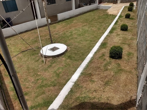 Imagem 4 de 14 de Casa 3 Dorms Com Garagem / Ótima Localização/ Toda Murada