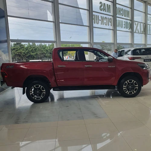 Imagen 7 de 15 de Hilux 4x2 Dc Srv 2.8 Tdi Mt 22 - Pronto A Llegar