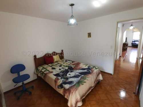 Imagen 18 de 19 de Espacioso Apartamento En Venta El Marques 22-8535