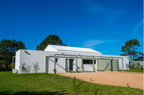 Casa En Alquiler Por Temporada De 4 Dormitorios En Laguna Escondida (ref: Atm-7133)