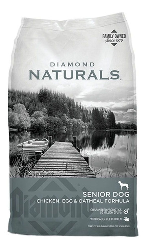 Alimento Diamond Naturals para perro senior de raza  pequeña, mediana y grande sabor pollo, huevo y avena en bolsa de 18lb