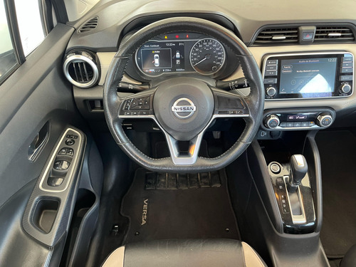 Nissan Versa 1.6 Exclusive Navi At