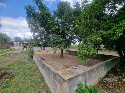 Carlos Colmenarez Vende Granja Amoblada Con Casa Principal De 4hab,3bñ,estacionamiento Multiple,casa De Encargado,deposito,a/a Entodas Las Hab,cocinas Dentro Y Fuera Con Parrillera A Gas Corrales,gall