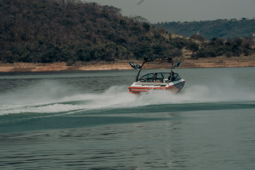 Lancha Ventura 220 Surf 2025 Wake Masterboat Malibu