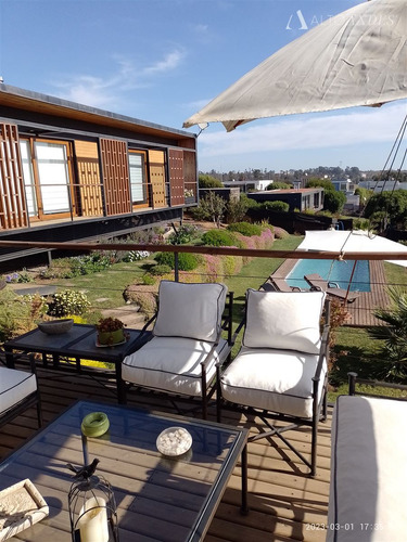 Casa En Venta De 3 Dorm. En Quintero