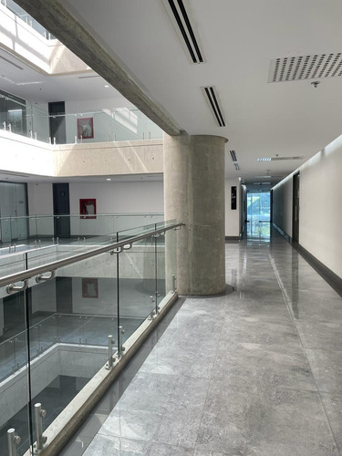 Oficinas En Venta 125 M2 - Urb. Los Naranjos Del Cafetal