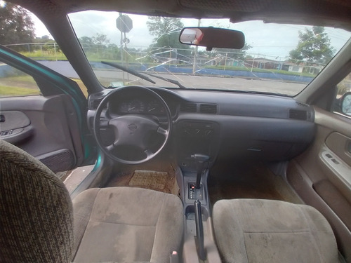 Imagen 2 de 9 de Nissan B14 Sedan