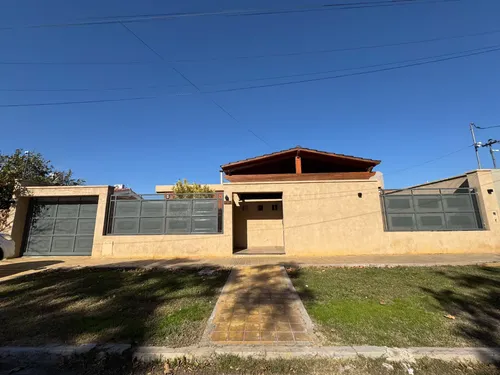 Casa En Venta En Villa America, San Juan/645m2 De Terreno, Pileta, Quincho, Cochera Y 3 Dormitorios - foto 1