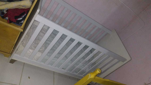 Imagem 1 de 4 de Berço Com Colchão Semi Novo. Usado Apenas 1 Vez.