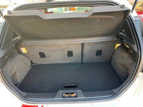 Imagen 8 de 15 de Ford Fiesta 1.6 St Std 6 Vel Ac 2014