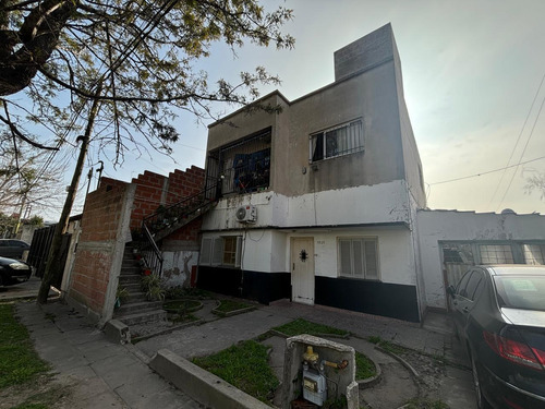 Casa En Venta - 4 Dormitorios 2 Baños - 688mts2 - La Plata