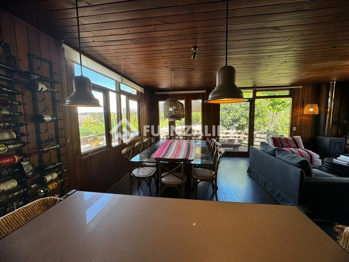 Imagen 5 de 30 de Casa Con Piscina, Jardín Y Vista En Sd Tradicional-central