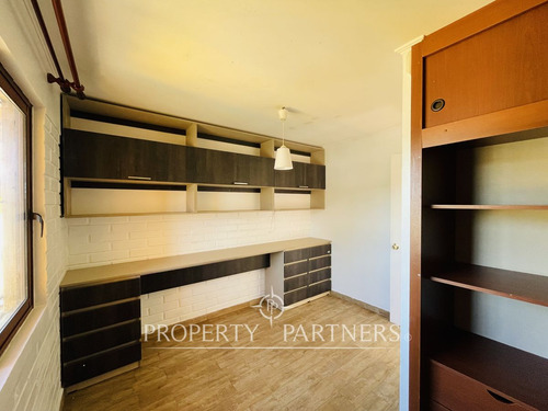 Santa Cruz, Casa En Barrio Residencial