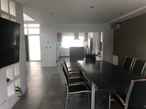 Venta Hermoso Chalet 5 Ambientes En Country La Concepcion