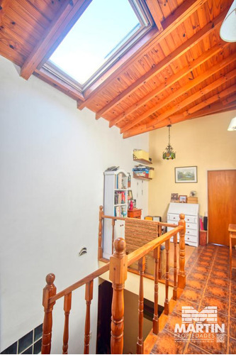Casa 6 Ambientes, Suite, Escritorio, Cochera, Jardín Con Pileta Y Terraza.