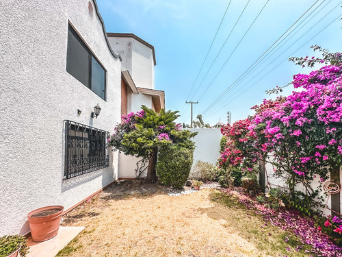 Casa En Venta En Camino Real Con 3 Habitaciones.