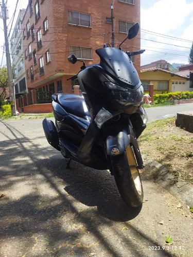 N-max Negra Mate Modelo 2020