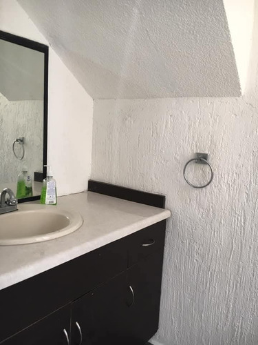 Se Renta Casa Amplia, Amueblada, En Condominio Con Alberca, 3 Recamaras, Jardin, Jacuzzi, Estacionamiento En Burgos, Cuernavaca. Urge.