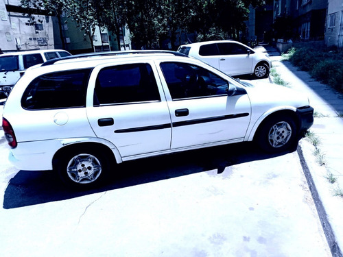 Imagen 9 de 15 de Chevrolet Corsa Clasic 1.6 2004