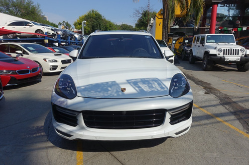 Imagen 2 de 13 de Porsche Cayenne Turbo S 2016