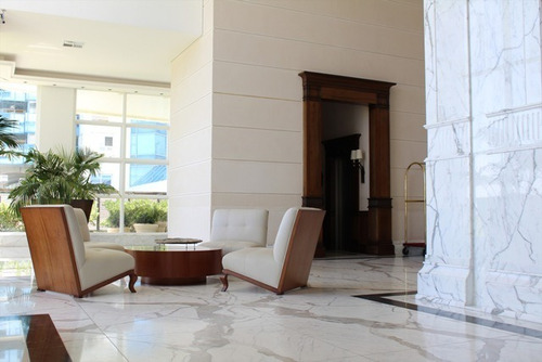 Apartamento En Venta De 3 Dormitorios En Playa Mansa