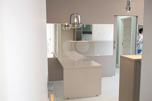 Imagem 4 de 30 de Apartamento Decorado Com Planejados, 02 Dormitórios Com 01 Suíte E Quintal, No Jardim Villaça - Reo618479