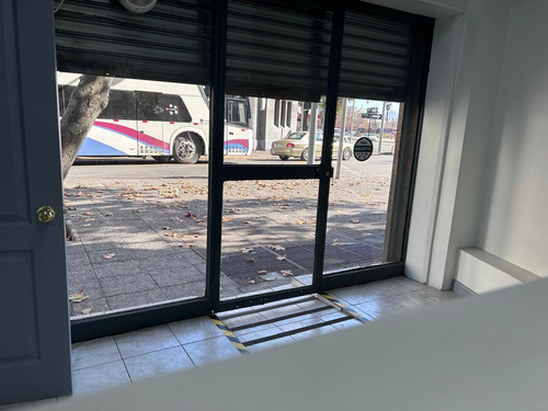 Local Comercial Ideal Farmacia Mac-iver /parque Forestal Pre