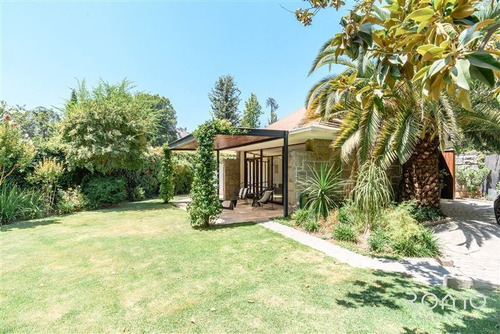Casa En Venta De 4 Dorm. En Vitacura