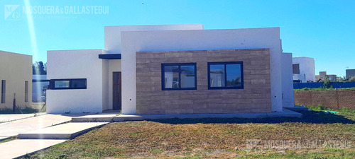 Casa En Venta En Barrio Manuel Belgrano, Maschwitz.