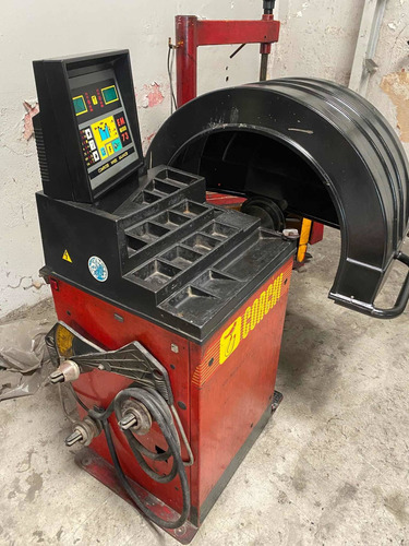 Imagen 2 de 6 de Balanceadora De Cauchos Corghi Italiana Modelo Em - 73